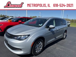 Used 2023 Chrysler Voyager LX image 1
