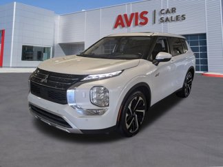 Used 2023 Mitsubishi Outlander SE image 1