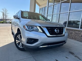 Used 2020 Nissan Pathfinder S image 1