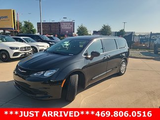 Used 2022 Chrysler Voyager LX image 1