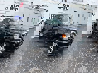 Used 2015 GMC Canyon SLE image 1