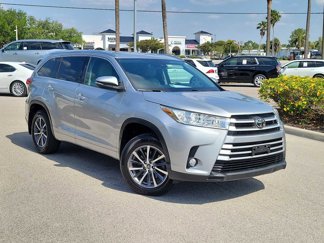 Used 2017 Toyota Highlander XLE image 1