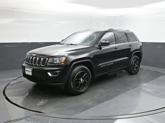 Used 2020 Jeep Grand Cherokee Laredo image 1