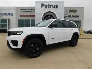 New 2025 Jeep Grand Cherokee Altitude image 1