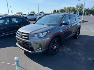 Used 2018 Toyota Highlander SE image 1