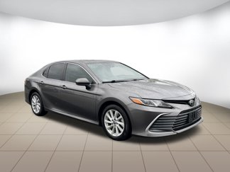 Used 2022 Toyota Camry LE image 1