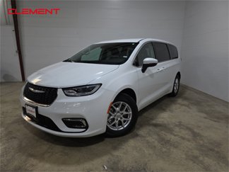 Used 2023 Chrysler Pacifica Touring-L image 1