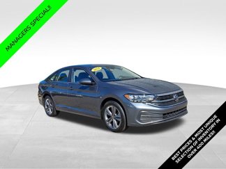 Used 2024 Volkswagen Jetta SE image 1