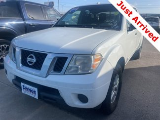 Used 2016 Nissan Frontier SV image 1