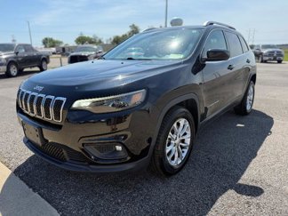 Used 2019 Jeep Cherokee Latitude w/ Cold Weather Group image 1