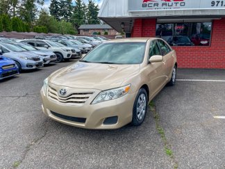 Used 2010 Toyota Camry LE image 1