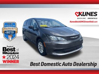 Used 2022 Chrysler Voyager LX image 1