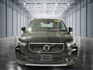 Used 2019 Volvo XC40 T5 Momentum image 1