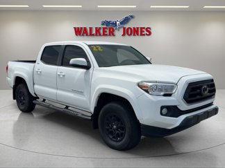 Used 2022 Toyota Tacoma SR5 w/ Technology Package image 1