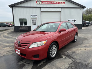 Used 2010 Toyota Camry LE image 1
