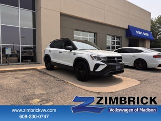 Certified 2024 Volkswagen Taos SE image 1