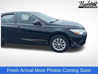 Used 2015 Toyota Camry LE image 1