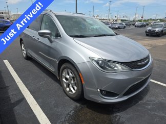 Used 2020 Chrysler Pacifica Touring-L w/ Tire & Wheel Group image 1