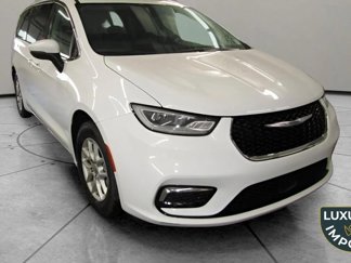 Used 2023 Chrysler Pacifica Touring-L image 1