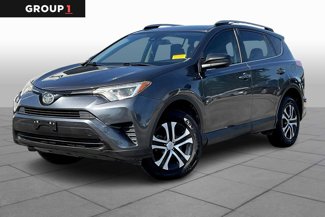 Used 2018 Toyota RAV4 LE image 1