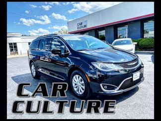 Used 2017 Chrysler Pacifica Touring-L image 1