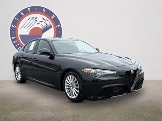Used 2023 Alfa Romeo Giulia Sprint image 1