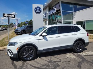 Used 2022 Volkswagen Tiguan SE image 1