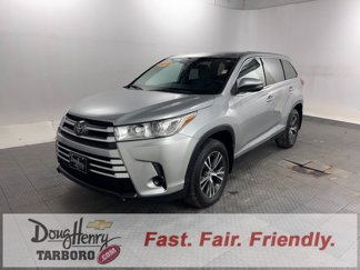 Used 2019 Toyota Highlander LE image 1