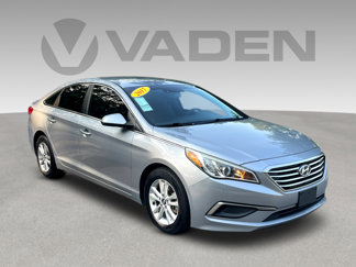 Used 2017 Hyundai Sonata SE image 1