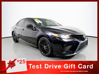 Used 2020 Toyota Camry image 1