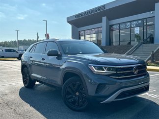 Used 2022 Volkswagen Atlas Cross Sport SE w/ Black Wheel Package image 1