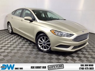 Used 2017 Ford Fusion SE image 1