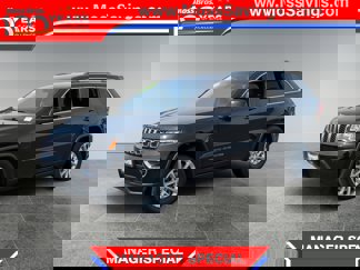 Used 2021 Jeep Grand Cherokee Laredo image 1