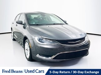 Used 2016 Chrysler 200 Limited w/ Convenience Group image 1