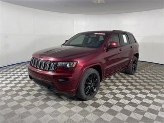 Used 2017 Jeep Grand Cherokee Altitude image 1