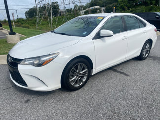 Used 2016 Toyota Camry SE image 1