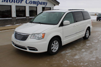 Used 2013 Chrysler Town & Country Touring image 1