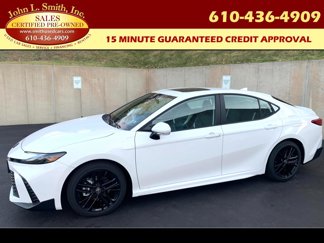 Used 2025 Toyota Camry SE image 1