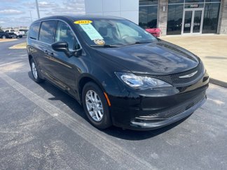 Used 2022 Chrysler Voyager LX image 1