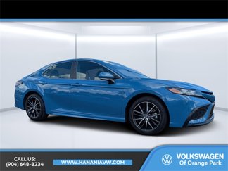 Used 2023 Toyota Camry SE image 1