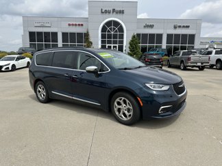 Used 2023 Chrysler Pacifica Limited image 1