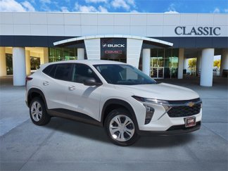 Used 2025 Chevrolet Trax LS image 1