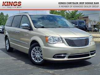Used 2015 Chrysler Town & Country Touring-L w/ Driver Convenience Group image 1