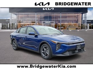 New 2025 Kia K4 LXS image 1