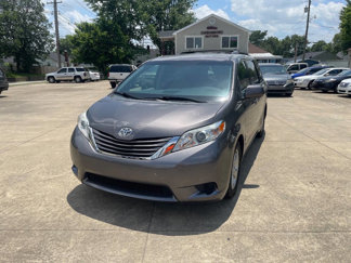 Used 2015 Toyota Sienna LE image 1