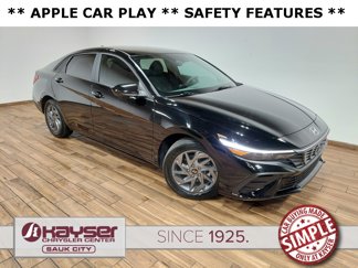 Used 2024 Hyundai Elantra SEL image 1