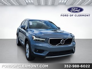 Used 2022 Volvo XC40 T4 Momentum image 1