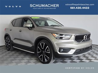 Certified 2022 Volvo XC40 T5 Momentum w/ Premium Package image 1