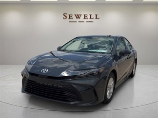 Used 2025 Toyota Camry LE image 1