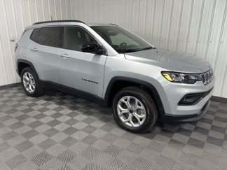 New 2025 Jeep Compass Latitude image 1